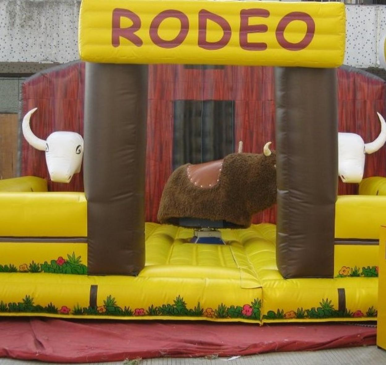 Rodeo elektrický býk 