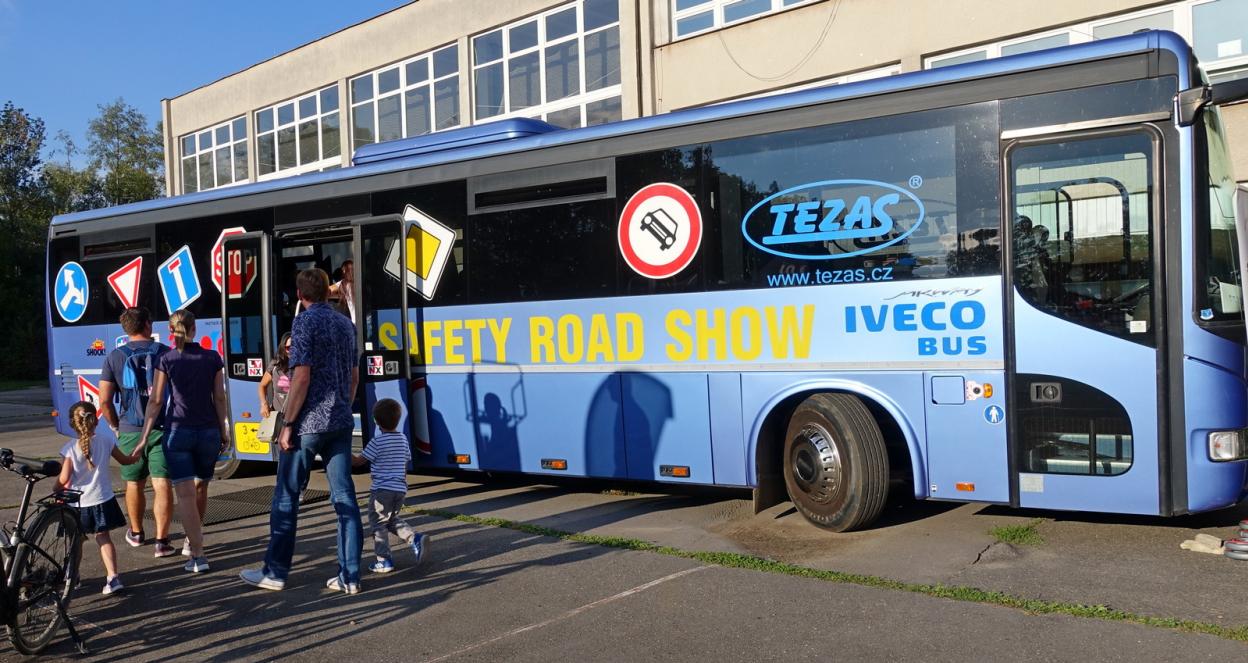 Road Show Bus s trenažéry