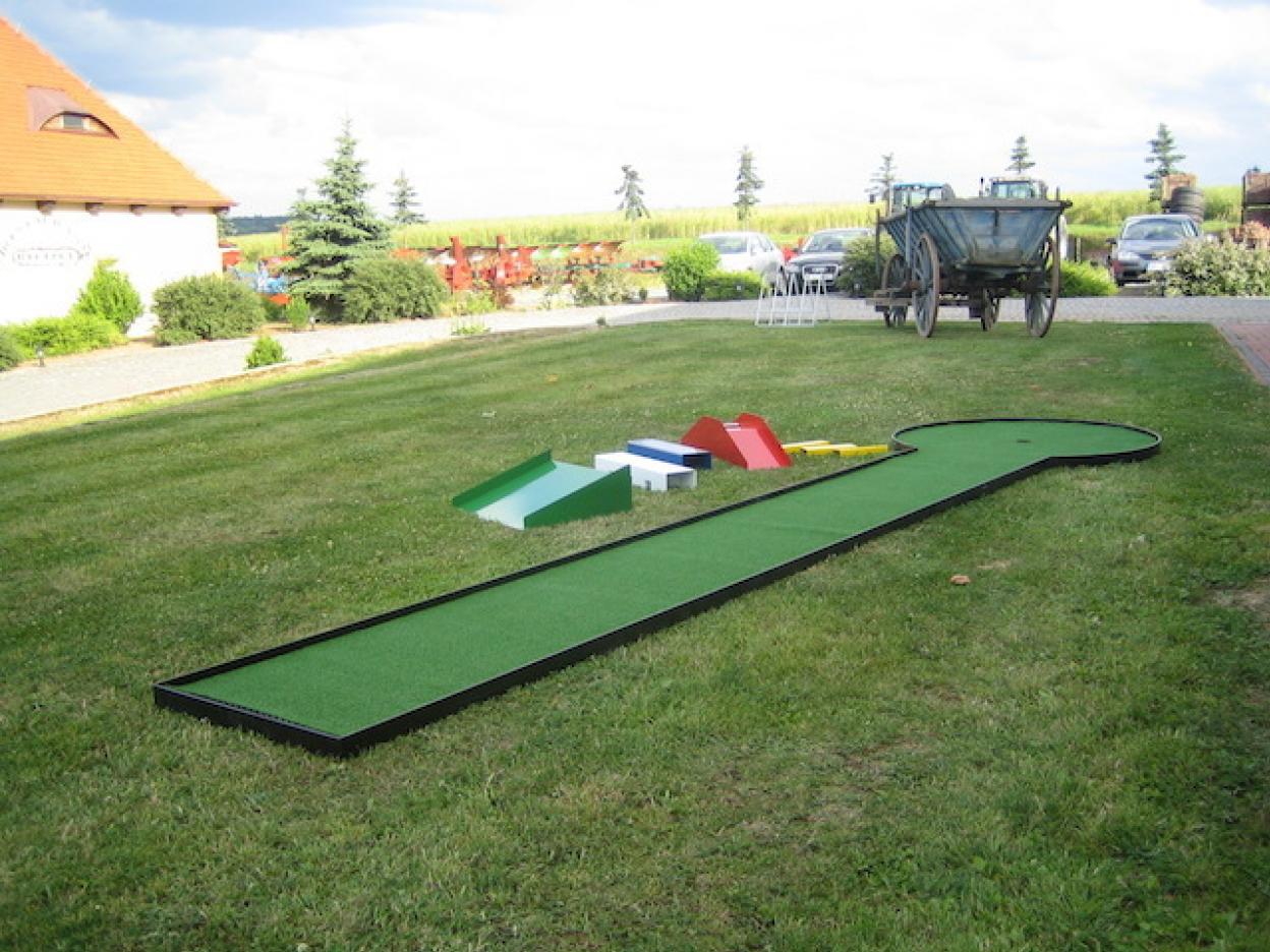 Zahradní minigolf